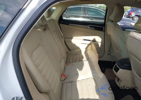 2015 Ford Fusion z USA, uszkodzony, nr VIN 1FA6P0H73F5123221